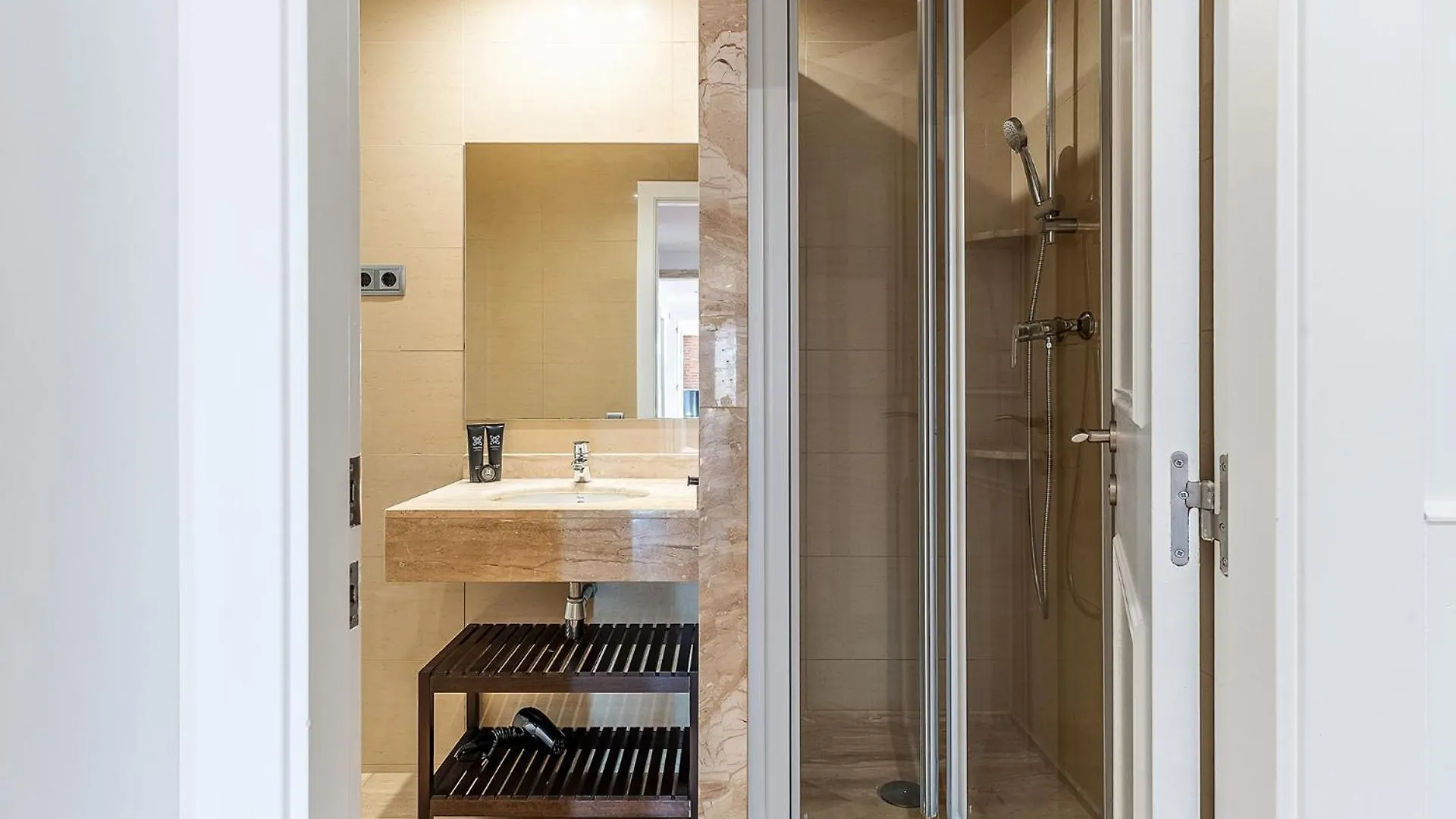 Enjoybcn Fira Apartment Barcellona
